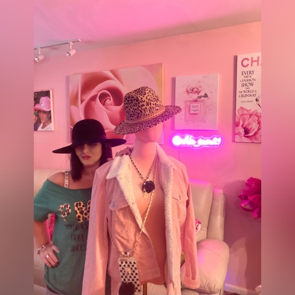 chic_tam21 is LIVE!🌹Live Notification Listing Only💗Join PFFs 🐅 Heart this post 🌹 - Picture 11 of 17